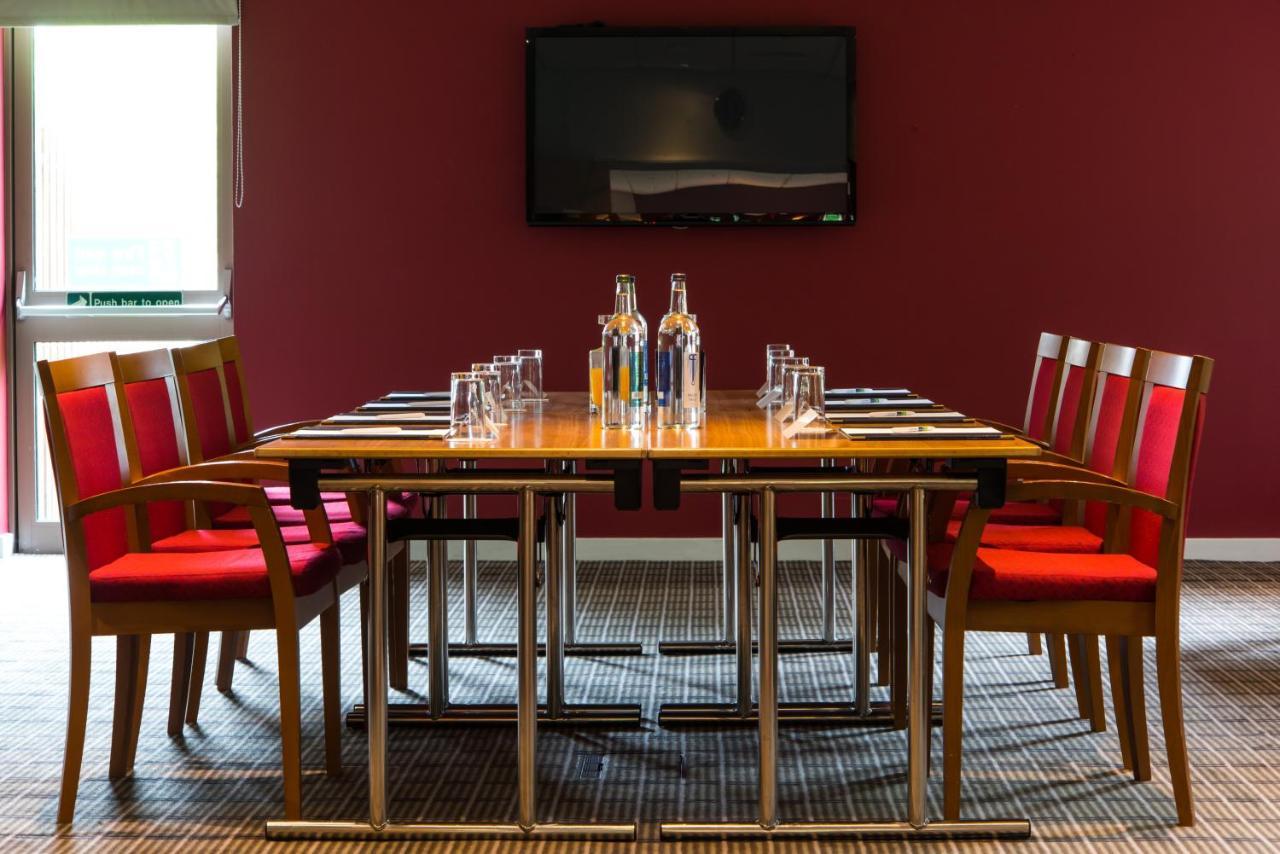 Holiday Inn Express Inverness By Ihg Exterior foto
