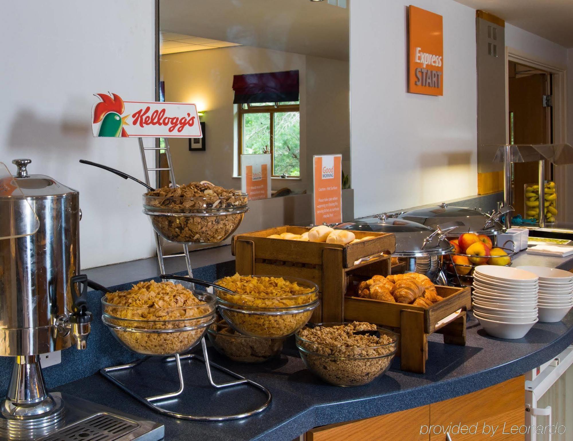 Holiday Inn Express Inverness By Ihg Exterior foto