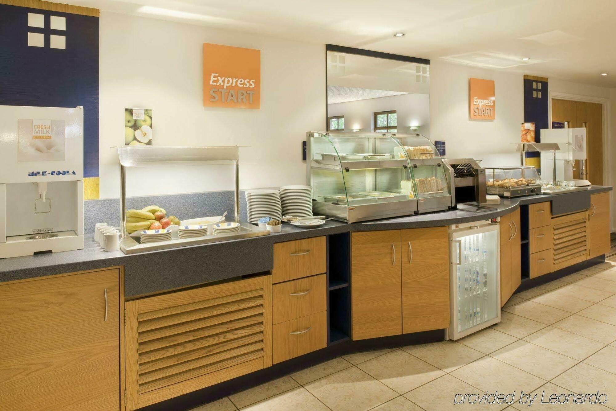 Holiday Inn Express Inverness By Ihg Exterior foto